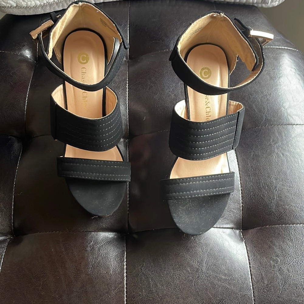 Open toe Chucky wood and black heels